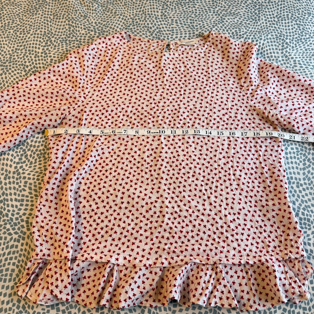 beachlunchlounge | Mini Red Floral Blouse with Ruffle Hem - Picture 6 of 10
